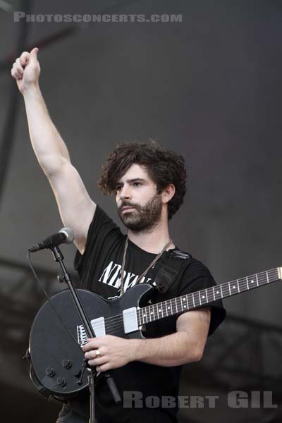 FOALS - 2010-08-27 - SAINT CLOUD - Domaine National - Scene de la Cascade - Yannis Philippakis